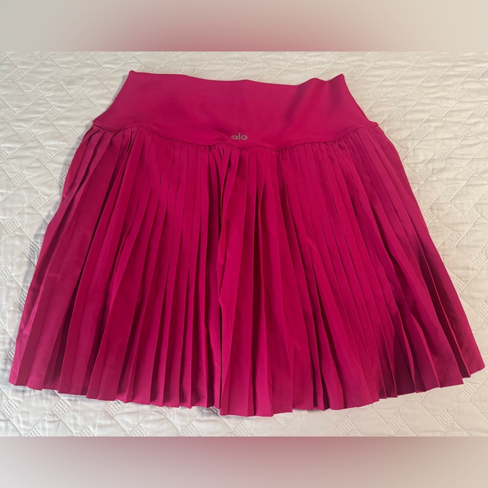 ALO Yoga Women's Fuchsia Pleated Mini Skirt